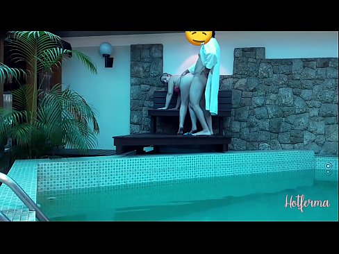 ❤️ Bulla ancillam ad piscinam invitat, sed fervido resistere non potuit ❌  at porn la.ttsex.ru